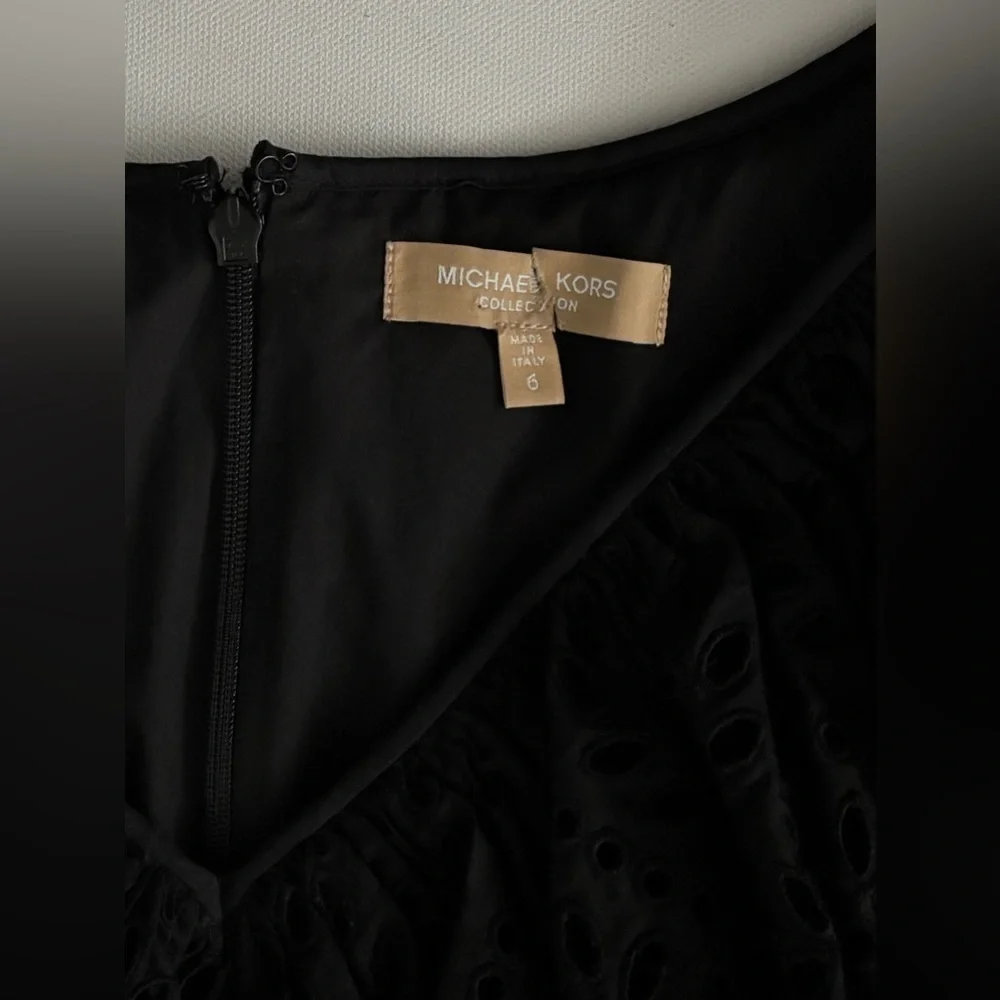 $2K Michael Kors Collection COTTON POPLIN PUFF-SLEEVE EYELET DRESS IN BLACK 6 - Picture 5 of 12